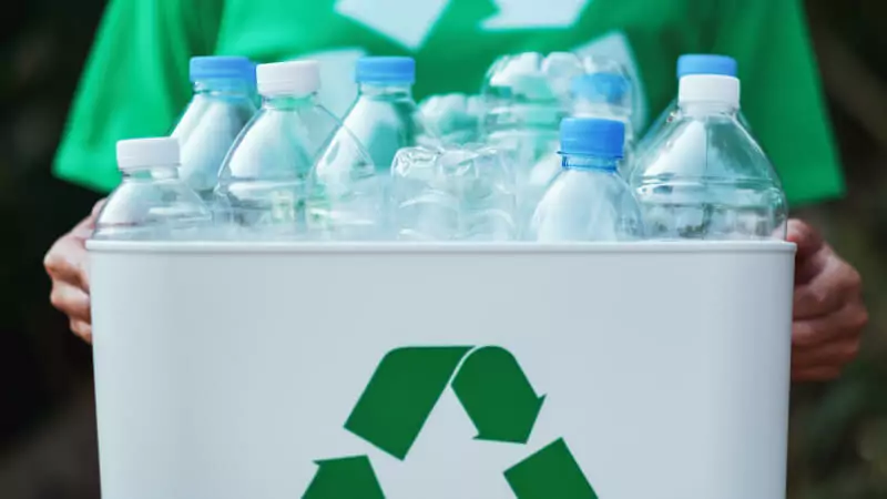 SPI's tamper-evident food containers are manufactured from easy-to-recycle PET material (post-consumer recycled PET available)